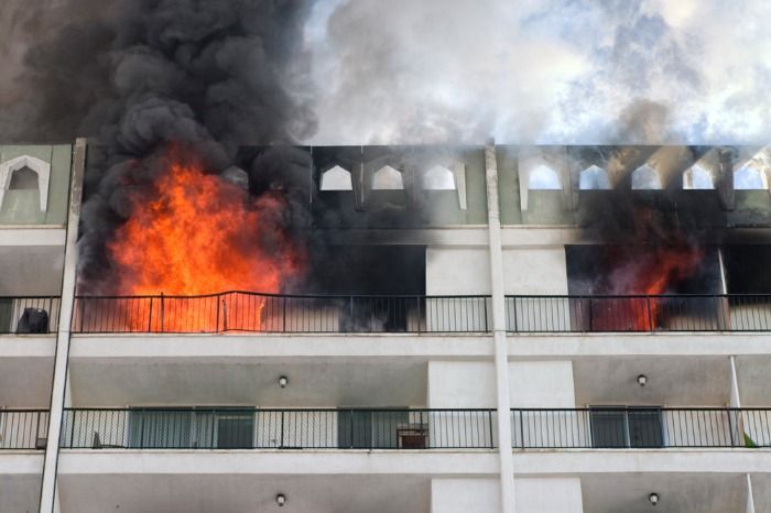 Incendio en un edificio de Cangas del Morrazo
