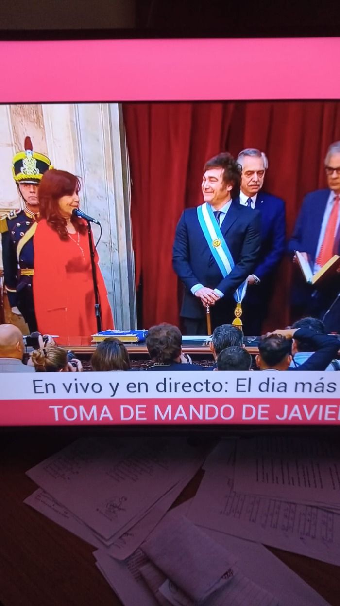 Milei renuncia a 18 días de asumir como presidente de Argentina.