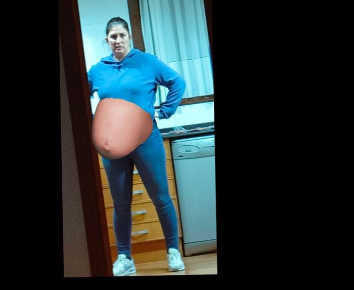 Mujer de unos 40 embarazada de cuatrillizos