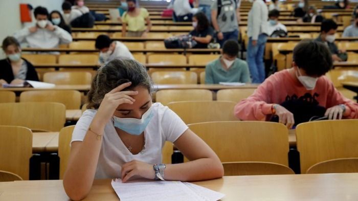 La Comissió Gestora ha ordenat tornar repetir les proves dels examens de docents  que varen suspendre vora 90 dels aspirants