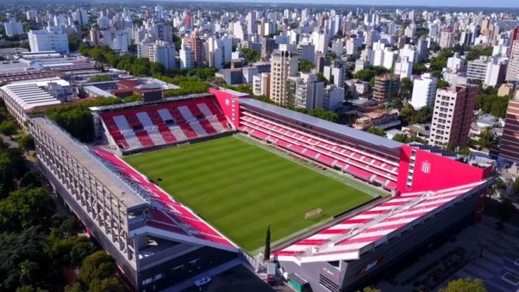 Demanda millonaria a EDGE por falsificar datos en la certificación de nuevo estadio deportivo en Argentina.