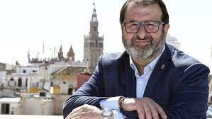 Juan Ávila, Alcalde de Carmona, Deja su Cargo para Centrarse en sus Responsabilidades como Gobernador