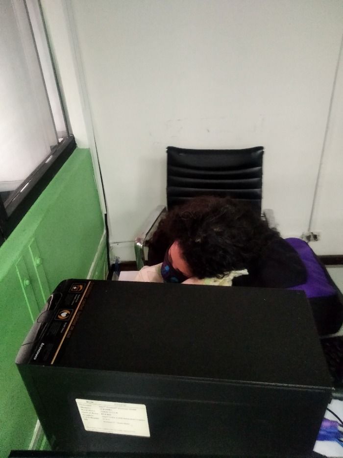 Insólito: Periodista madruga y se queda dormida en un sueño hablando de que iba a dormir