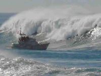 Barco rumbo a Hawai se hunde ¡Más de 30 pasajeros desaparecidos!
