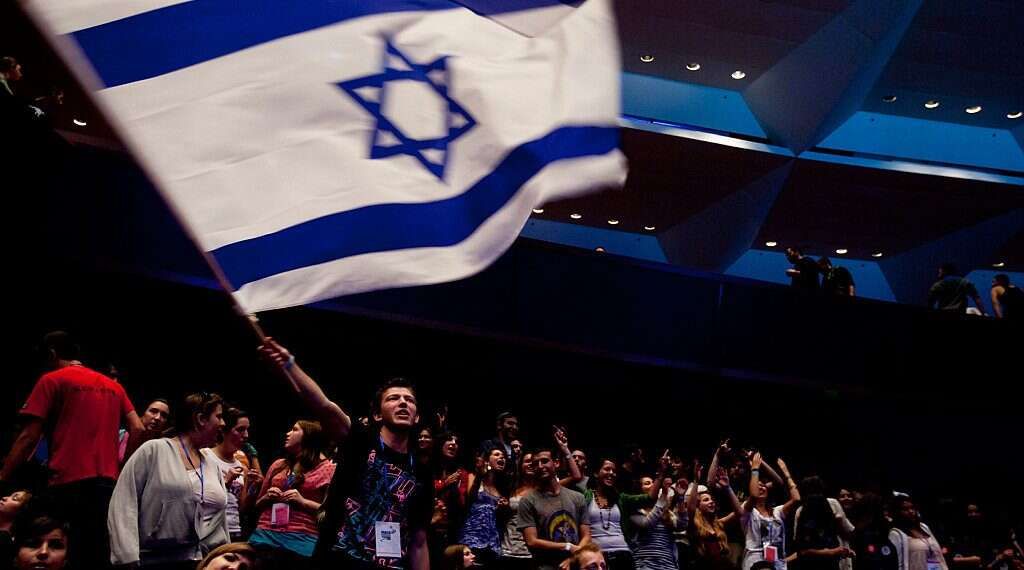 Luego de 5 dias de disturbios y elecciones el domingo la nueva presidenta de Israel es Miko Yotsu la primera cristiana evangelica en llegar al poder.