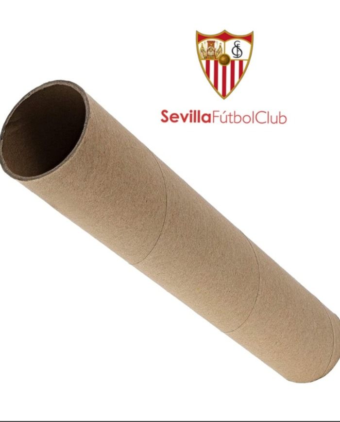 EL SEVILLA FC PREPARA PALOS DE PLASTICOS