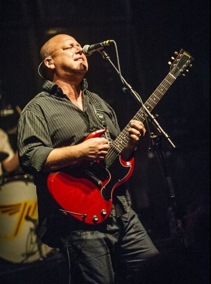 ULTIMAS NOTICIAS: Muere el cantante de Pixies Black francies a sus 57 años de edad