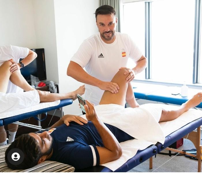 Un fisioterapeuta de la selección olímpica de fútbol Positivo por Covid