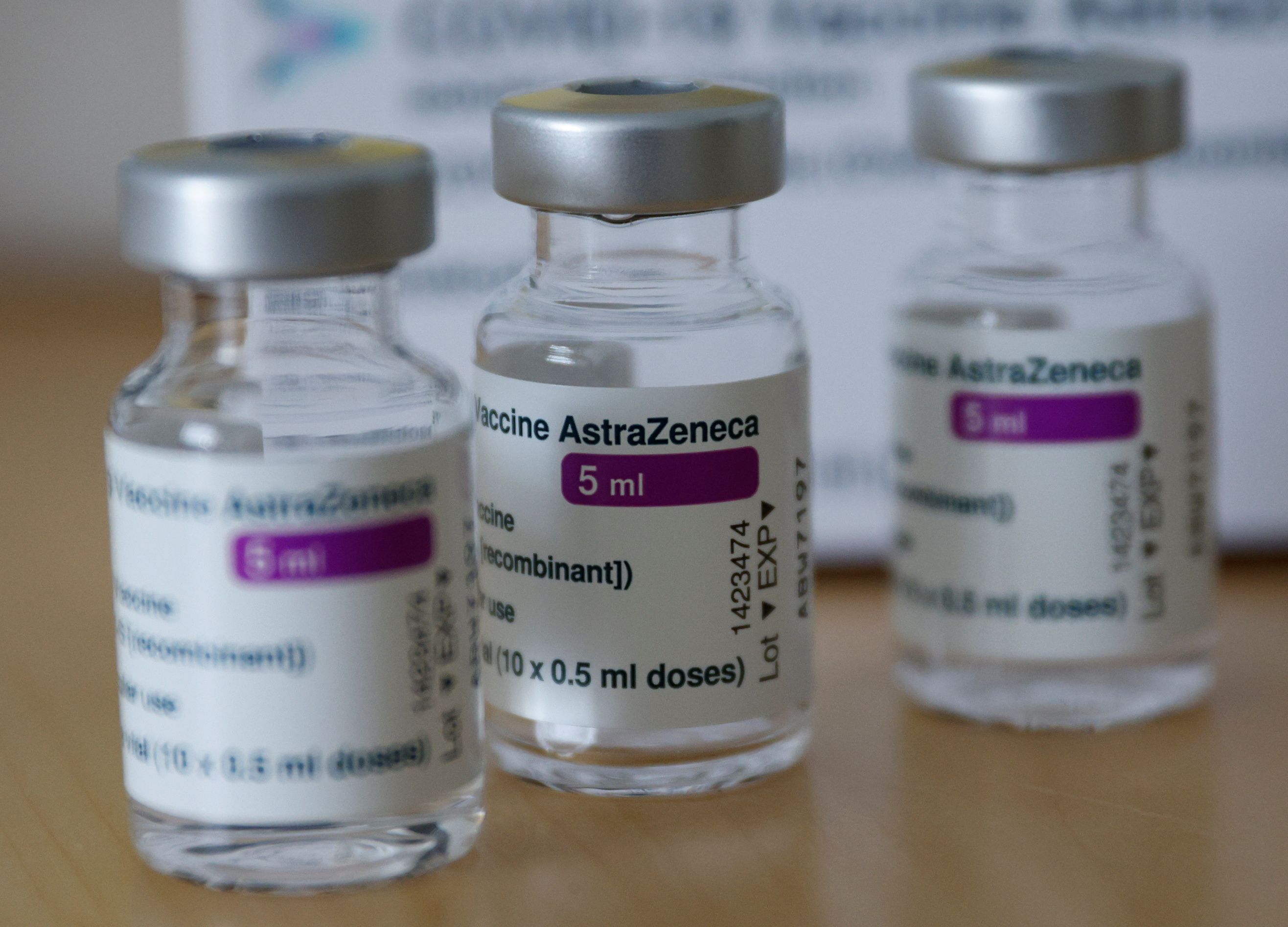 No es seguro darse la vacuna de AstraZeneca. Prohibición total en Europa por severos casos de trombosis.