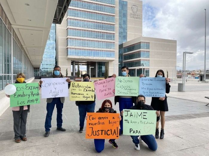Protestan padres que no pueden ver a sus hijos en la ciudad judicial
