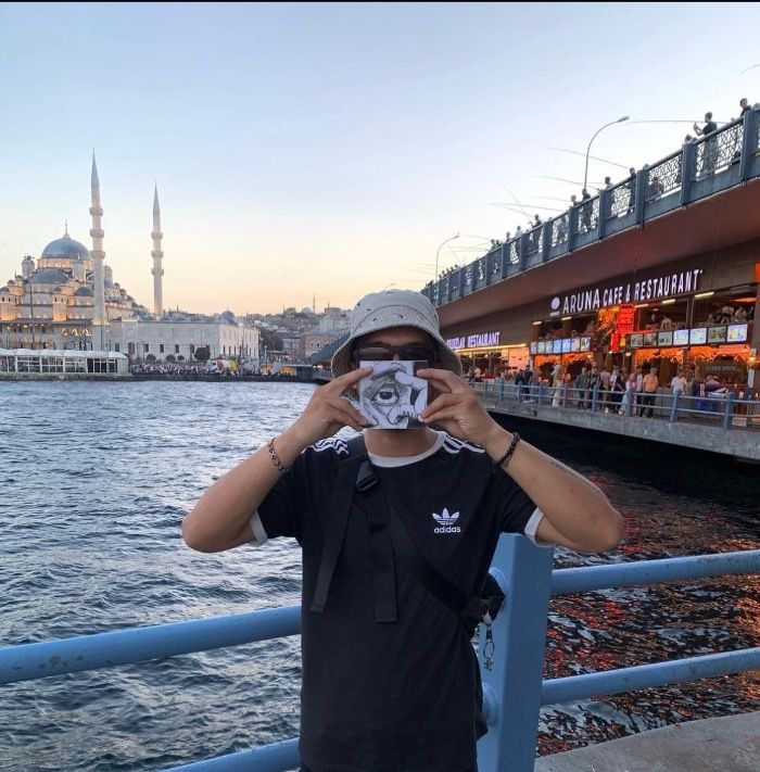 Joven turista es arrestado en turquia