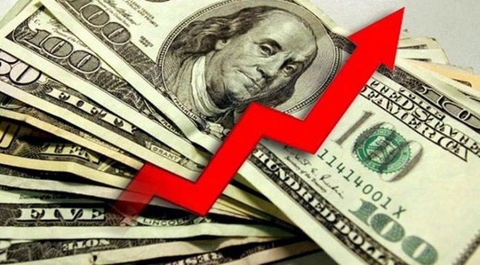 Escalada del dólar blue a $399: por qué se disparó y a cuánto puede llegar a fin de año