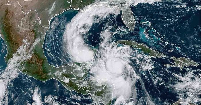 Cierre de aeropuertos por huracán en las costas mexicanas