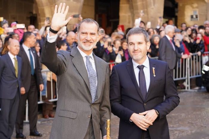 Nuevo partido Político. Escisión del PSOE y absorbiendo a C’s
