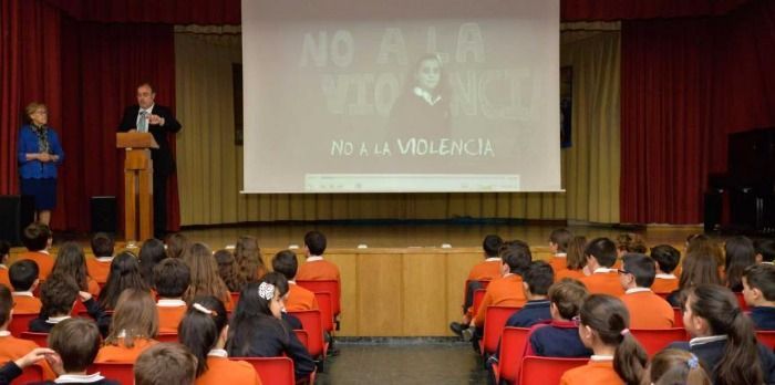 Los alumnos del Divina Pastora conmemoran el aniversario de la muerte de la madre Silvina