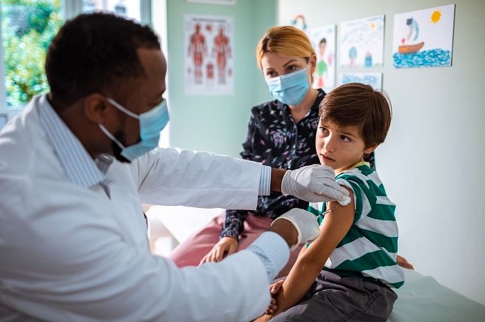 Estudio revela que la vacuna moderna crea discordancia motora cognitiva infantil en menores de 12 años