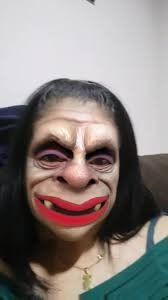Una señora llamada Kawazaki se hace una operación de cara y se queda como un mono.