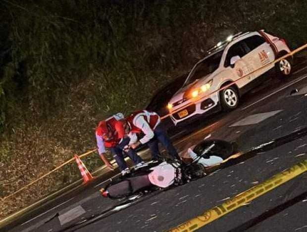Aparatoso accidente de tránsito deja 1 joven muerto y 2 heridos