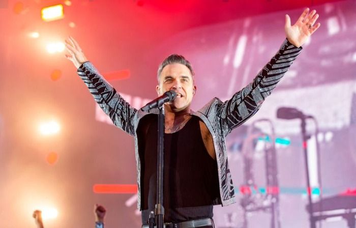 Robbie Williams deja tirada a la ciudad de Barcelona