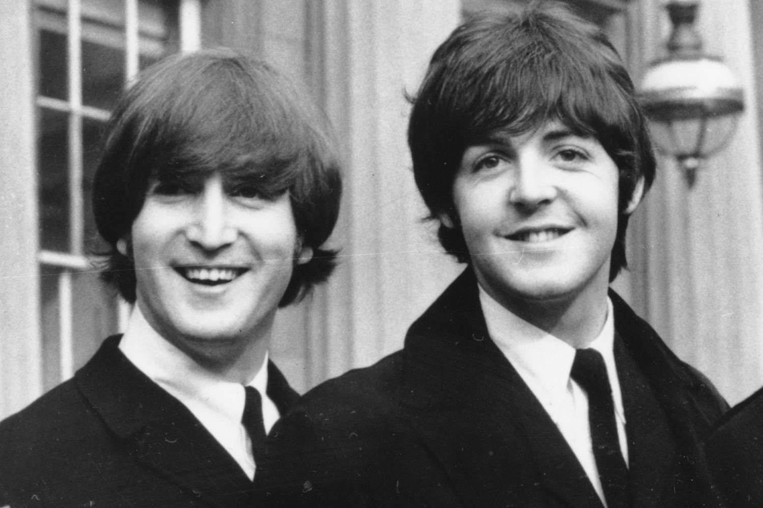 ¡John Lennon retirá la demanda contra Paul McCartney!