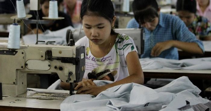 Niños usados para fabricar ropa