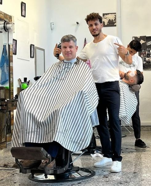 Un inspector de Hacienda sanciona a una peluquería por insinuarse