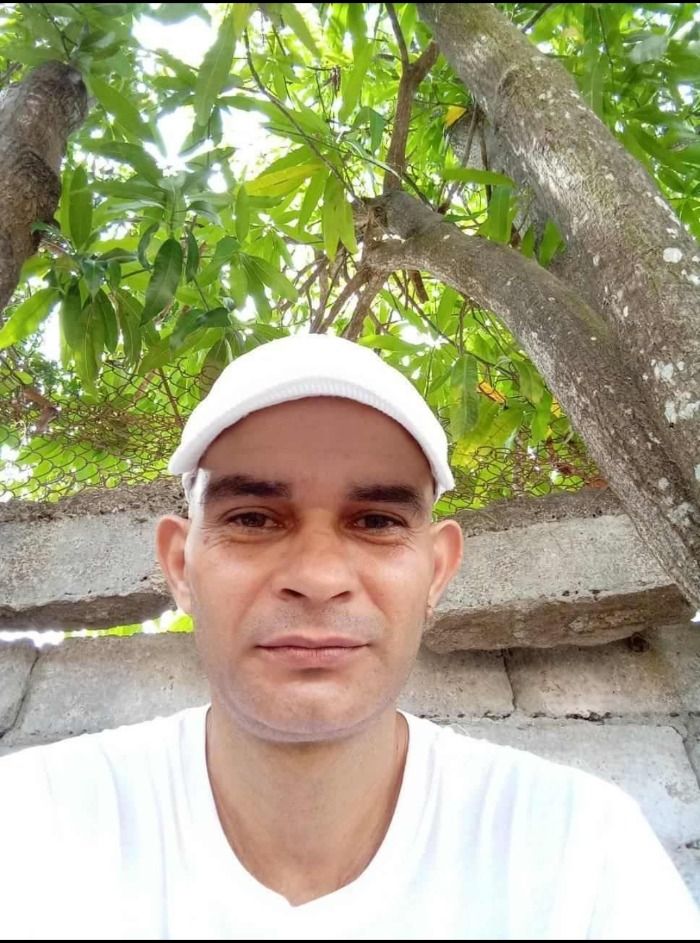Rolando, el cubano que admitió no bañarse 