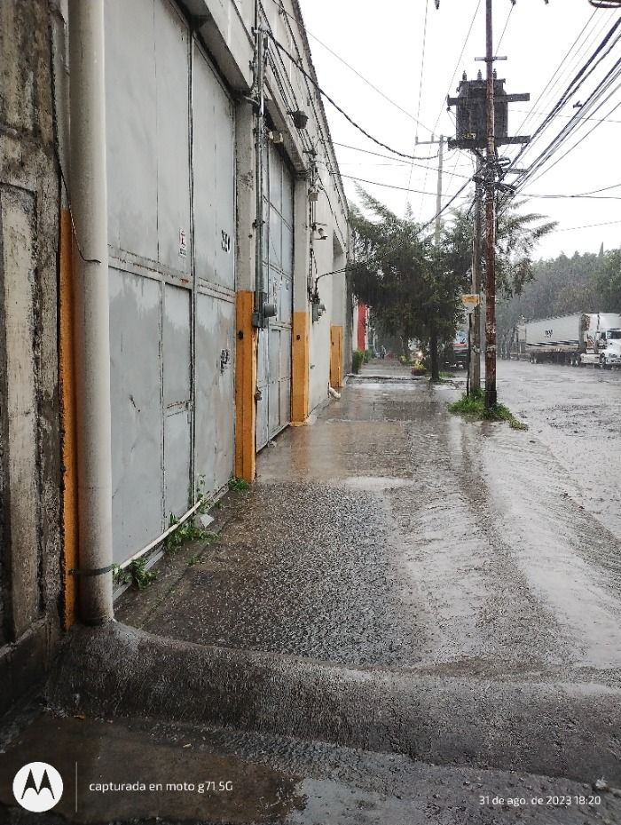 Oficina en Azcapotzalco inundada