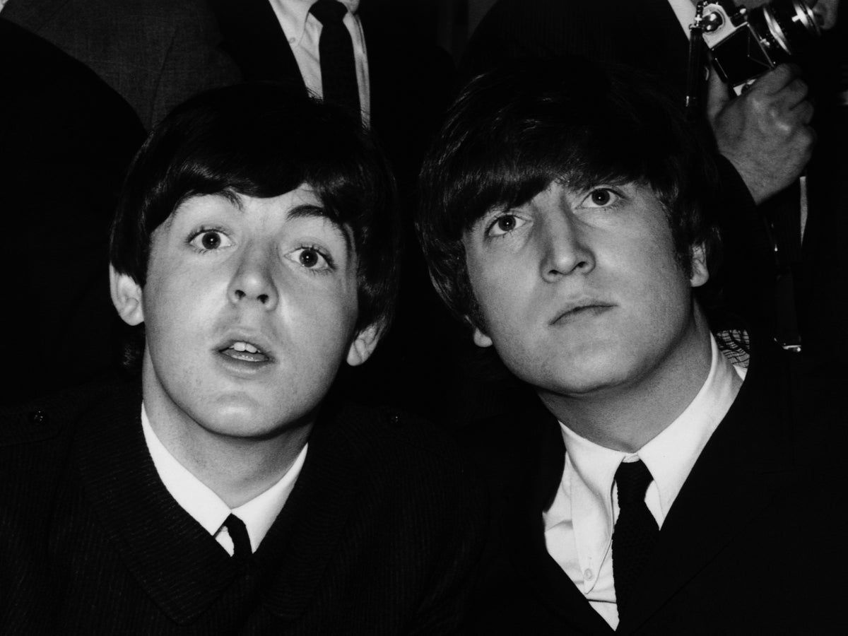 ¡John Lennon demanda a Paul McCartney!