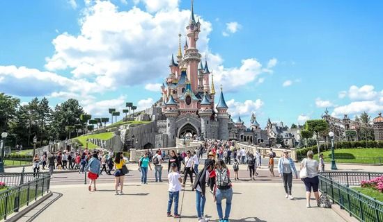Disneyland París comunica su cierre temporal