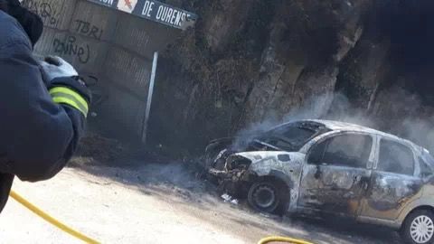 Arde coche en las pozas de Melón